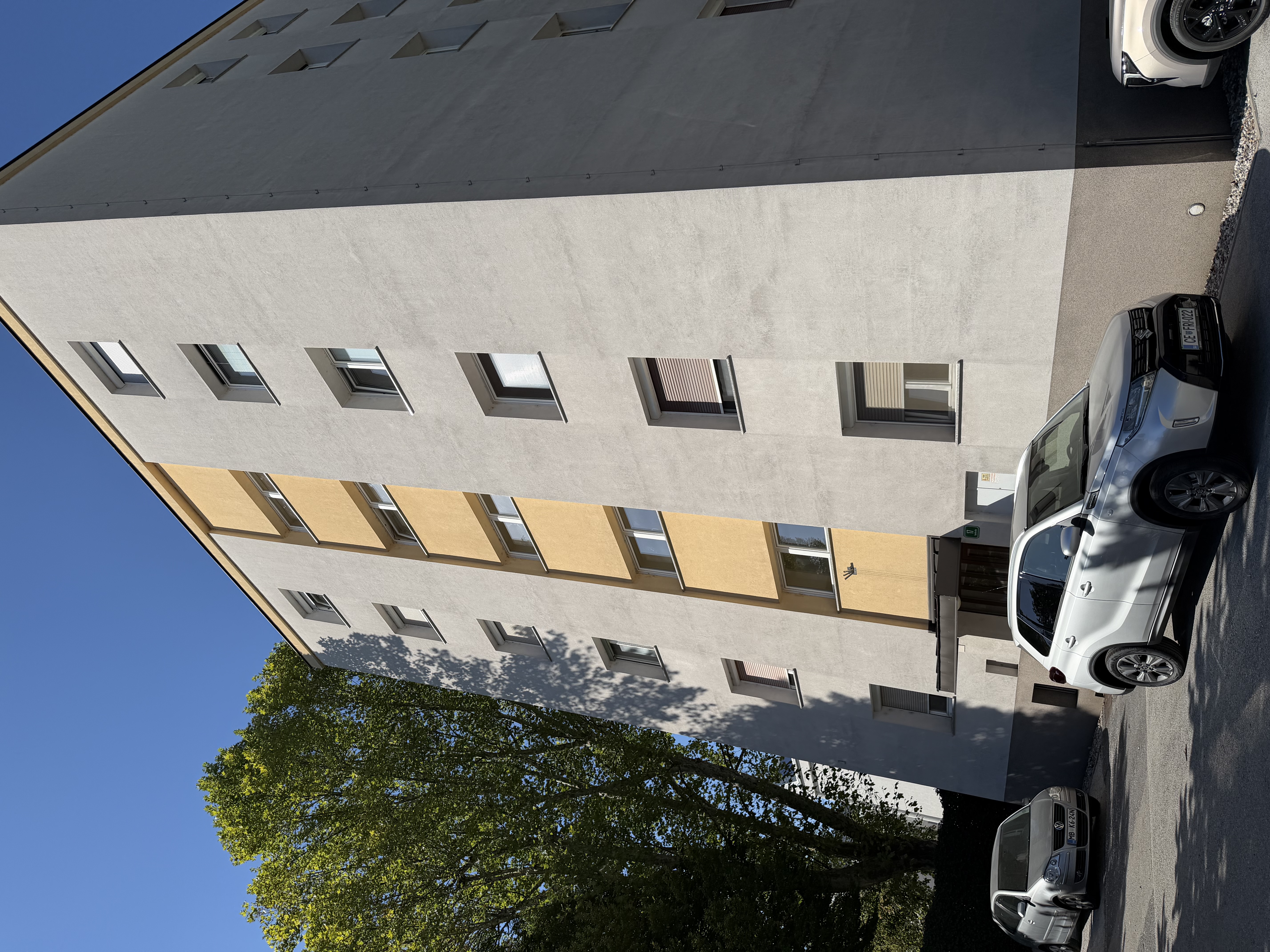 Exterior photo 1