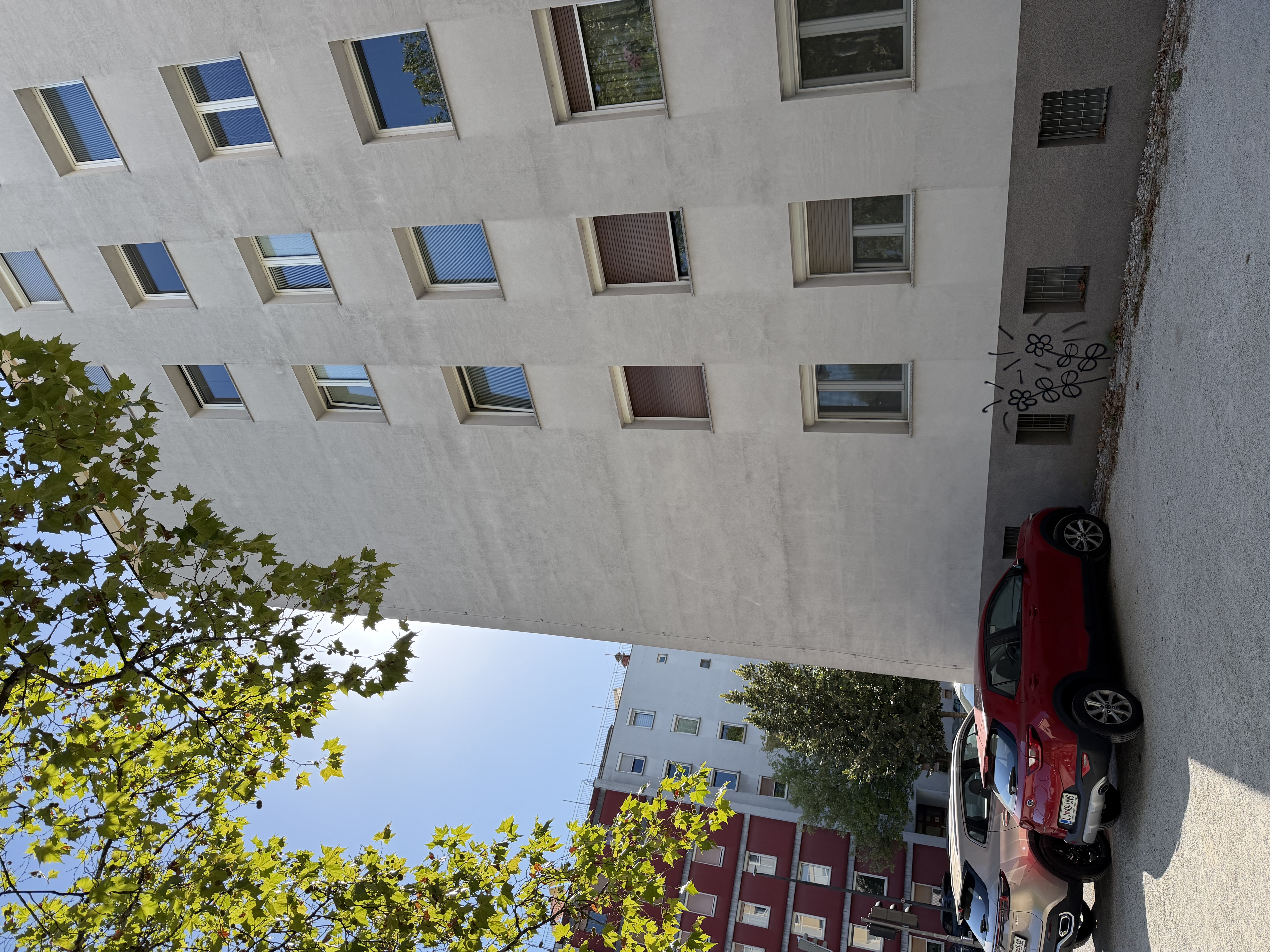 Exterior photo 2